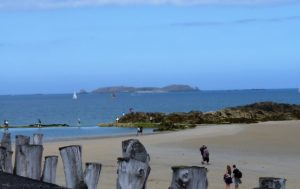 Littoral de Saint Malo fait de rochers et de plages