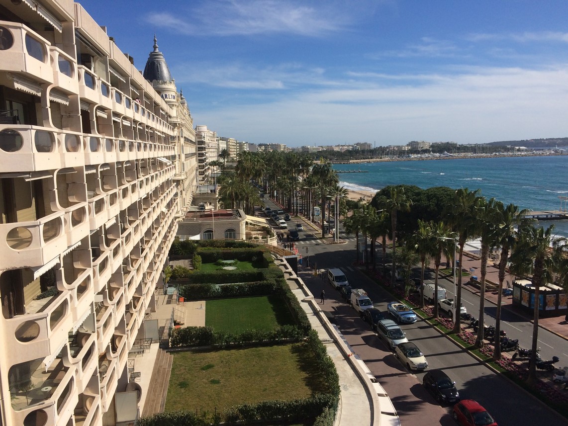 Cannes - la Croisette vu JW Marriot